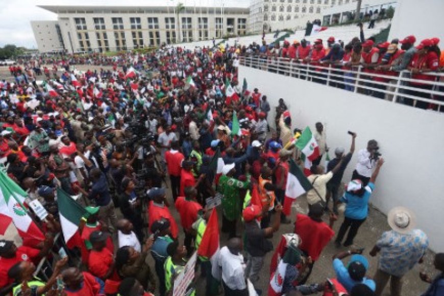 Nigerian workers suspend strike over cost of living crisis